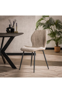 Eetstoel Hartha in zandkleur boucle - teddy stof