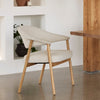 Eetkamerstoel Elk met naturel oak frame en zandkleurige stof